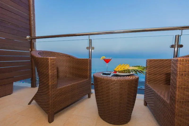 Main Palace Hotel روكالوميرا 4*,